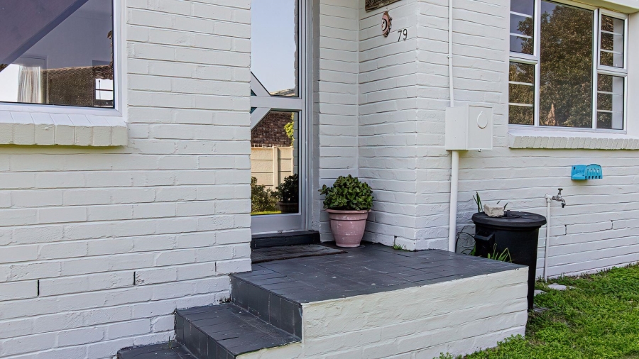 4 Bedroom Property for Sale in De Kelders Western Cape